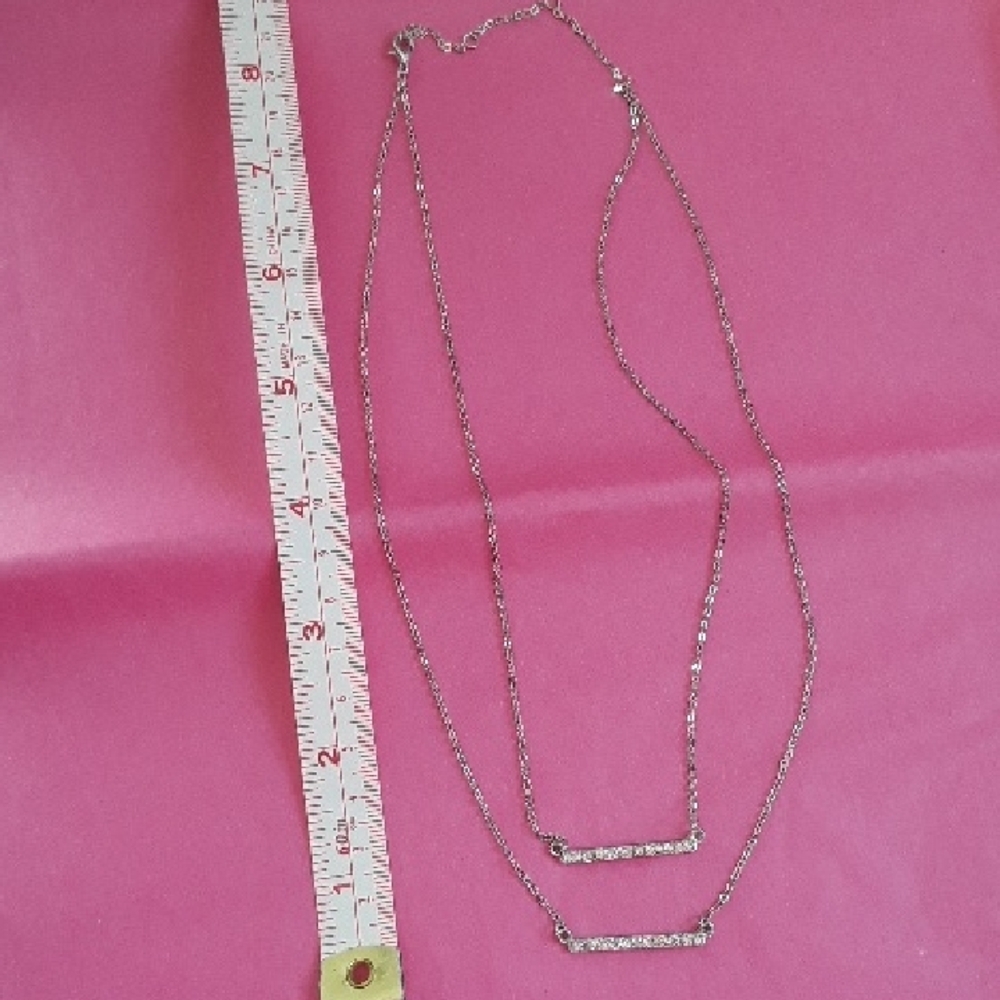 Elegant Silver Necklace with Crystal Accents - Picture 5 of 8